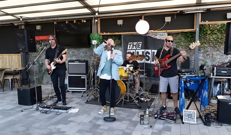 visit sullivans taproom kilkenny mobile